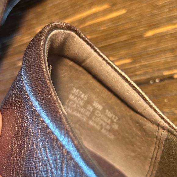 Like new! Clarks In motion Mary Jane shoes 10 wide - Picture 9 of 9